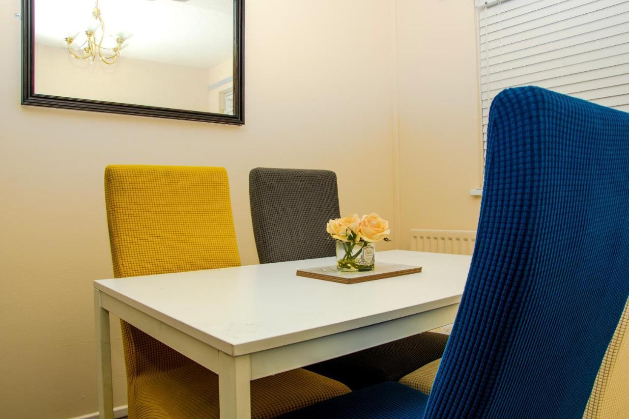 Xb Property - Comfy House Perfect For Families Contractors Relocators 웨스트브로미치 외부 사진