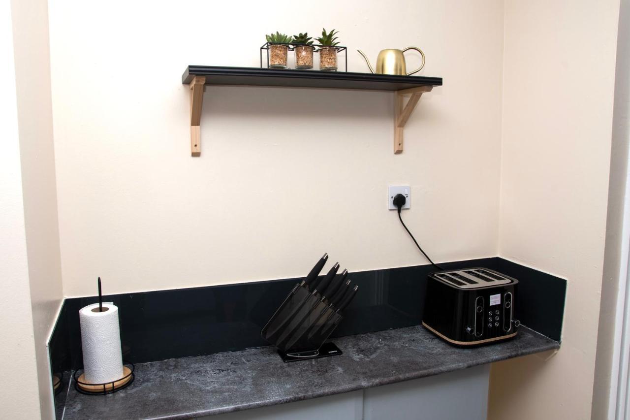 Xb Property - Comfy House Perfect For Families Contractors Relocators 웨스트브로미치 외부 사진