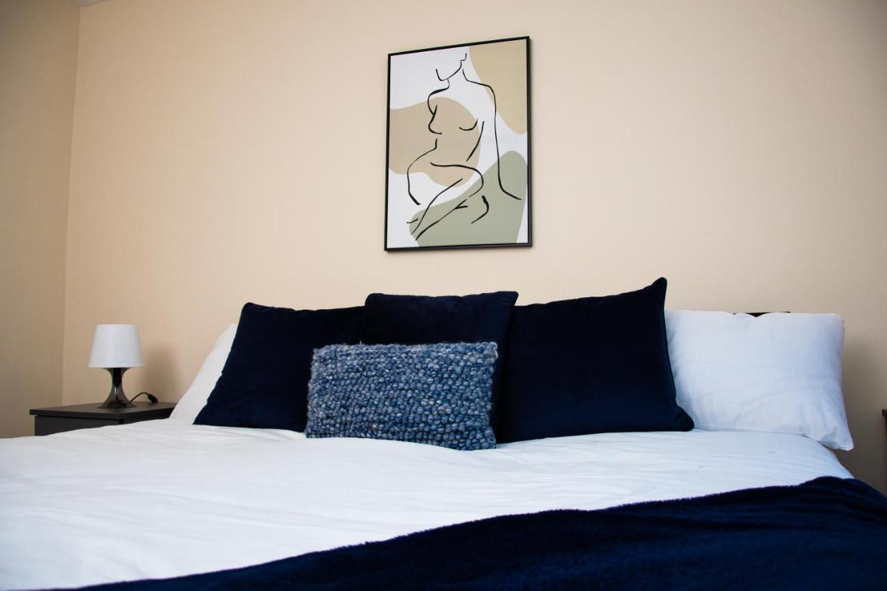 Xb Property - Comfy House Perfect For Families Contractors Relocators 웨스트브로미치 외부 사진