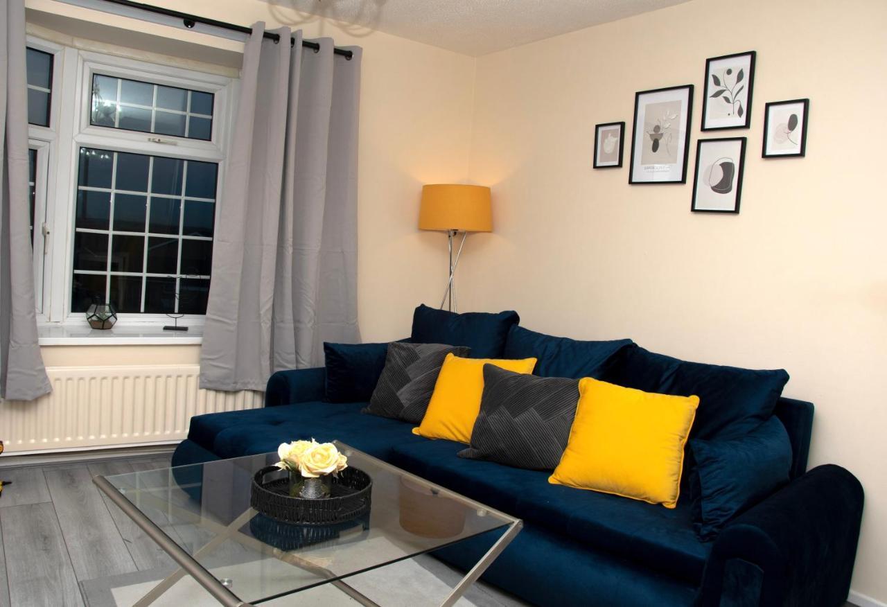 Xb Property - Comfy House Perfect For Families Contractors Relocators 웨스트브로미치 외부 사진