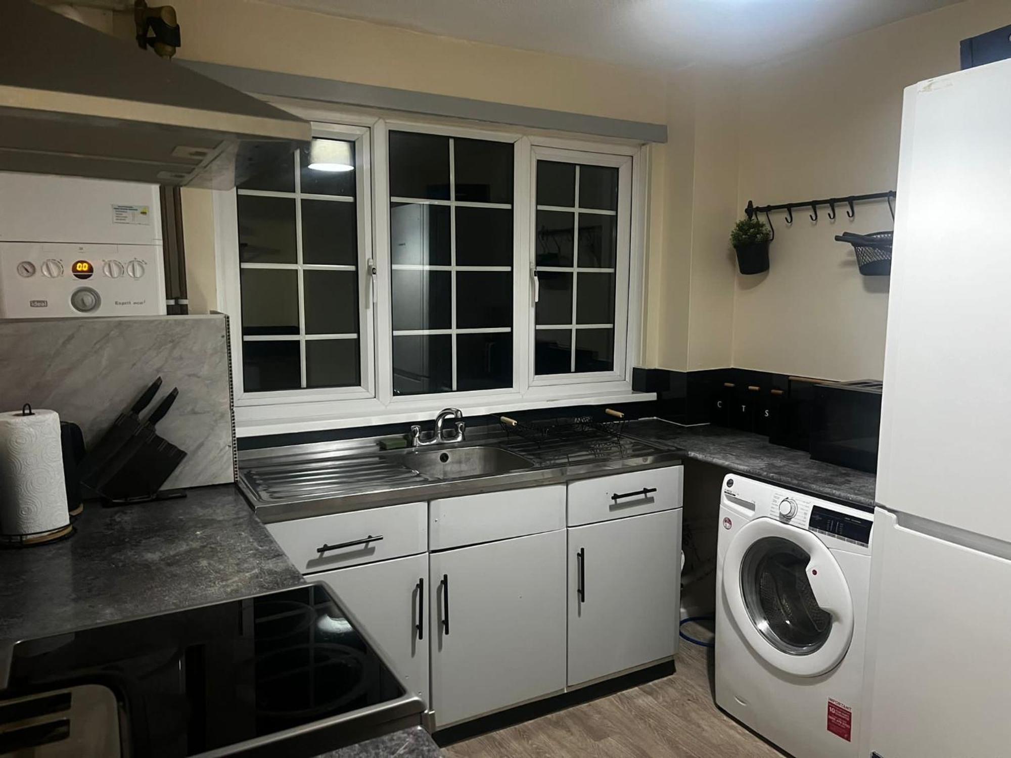 Xb Property - Comfy House Perfect For Families Contractors Relocators 웨스트브로미치 외부 사진